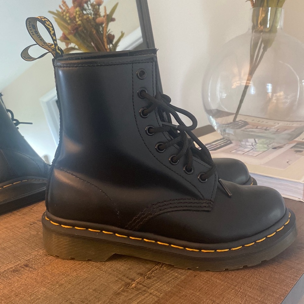 Black Doc Martens Boots 1460 Smooth. Size 5